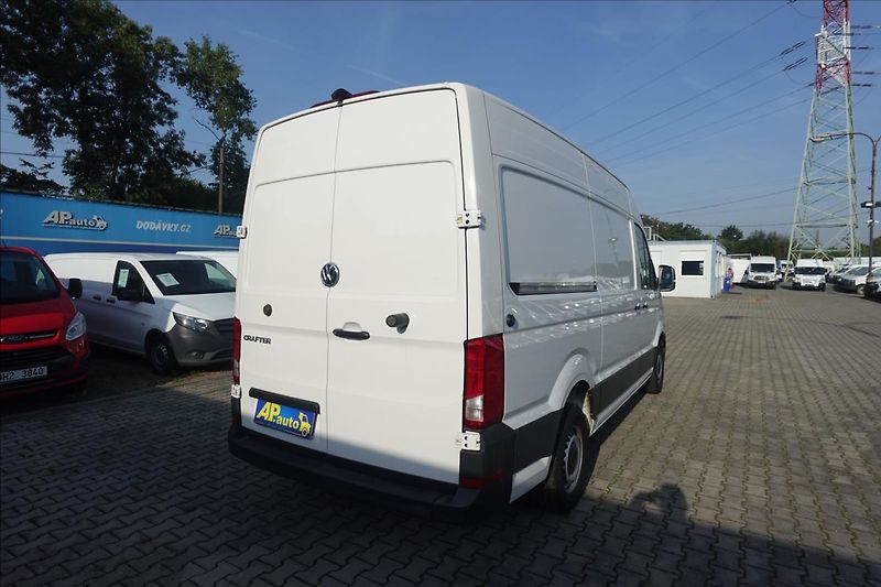 Volkswagen Crafter 2,0 TDi  L2H2 KLIMA SERVISKA - fotka 9 z 38
