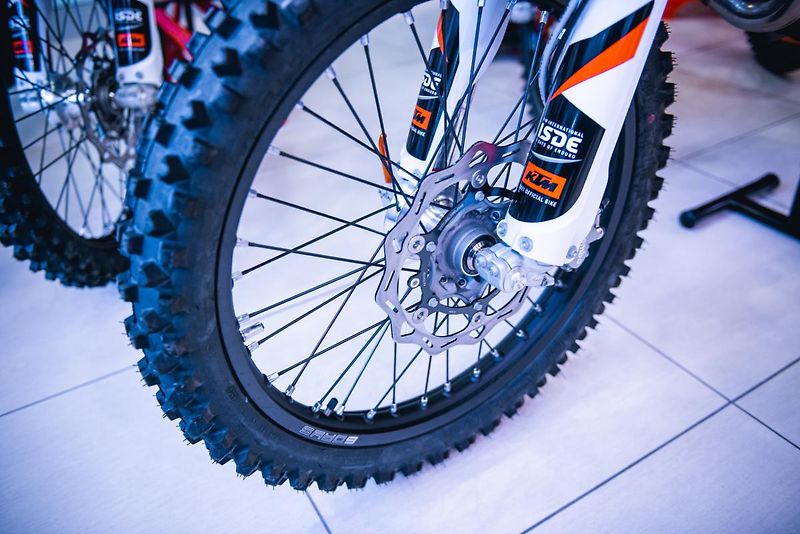 KTM 450 EXC SIX DAYS NOVÁ 0 KM  - fotka 7 z 50