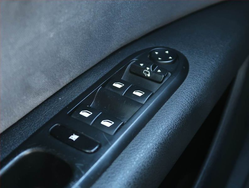 Peugeot 407 (2006) 2.0 16V, Automat, nová STK - fotka 16 z 18