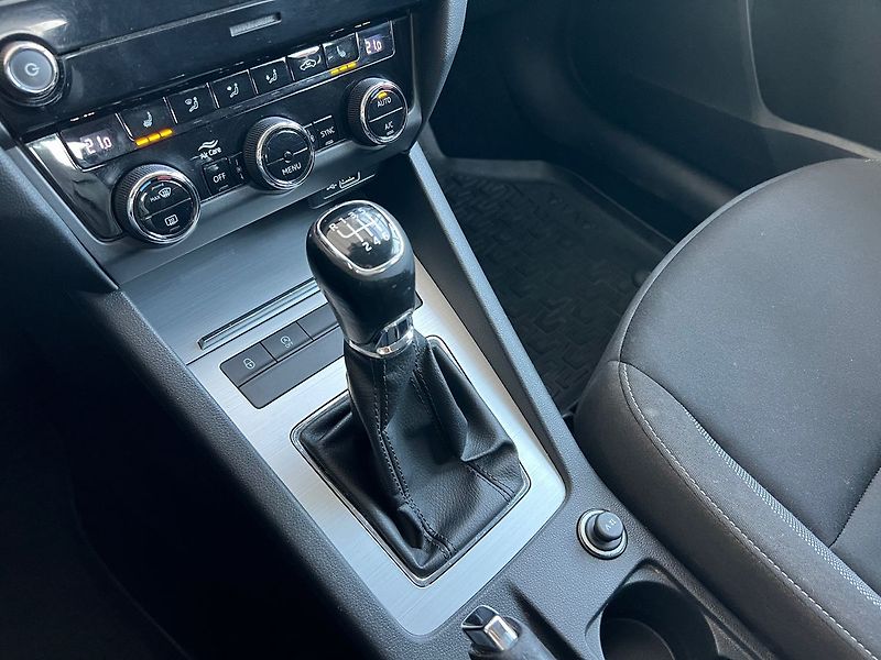 Škoda Octavia Ambition  1,5TSI 110kW - fotka 8 z 15