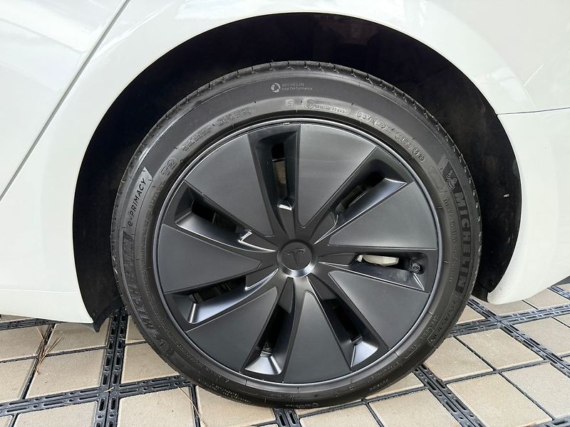 Tesla Model 3 Standart Range Premium / Tažné - fotka 7 z 39