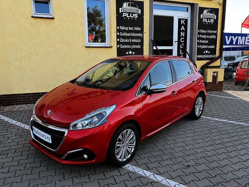 Peugeot 208 1,2I (81Kw)*MÁLO NAJETO* - fotka 1 z 15