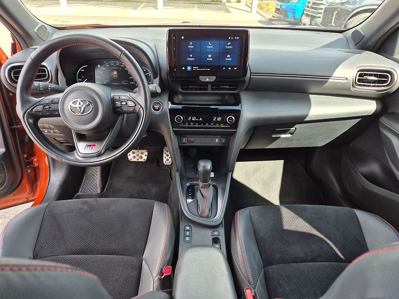 Toyota Yaris Cross GR SPORT 1,5 Hybrid 85KW - fotka 7 z 19