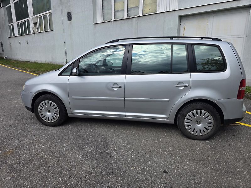 Volkswagen Touran (2006) 2.0i 80kw CNG Benzin  - fotka 7 z 19