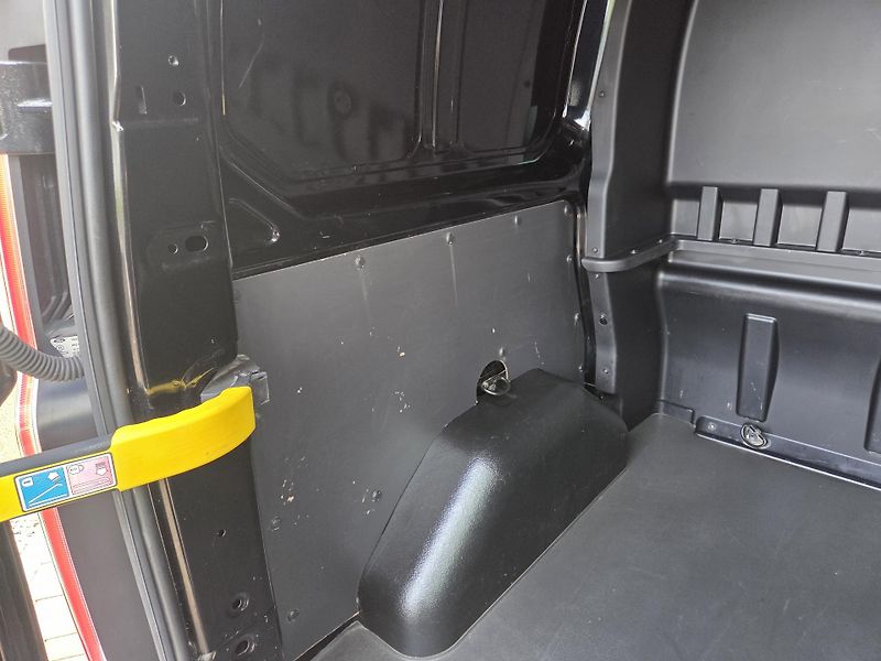 Ford Transit Custom 2.2 TDCi 114kW  5míst  - fotka 32 z 54