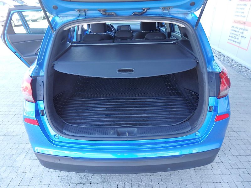 Hyundai i30 1.6 CRDi ZÁLOHOVÁNO - fotka 8 z 22