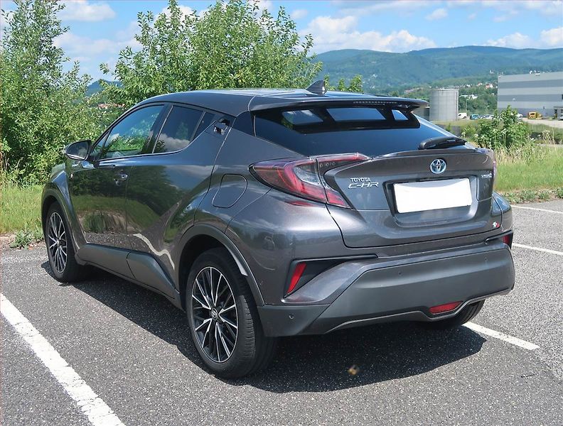 Toyota C-HR (2018) 1.8 Hybrid - fotka 4 z 18