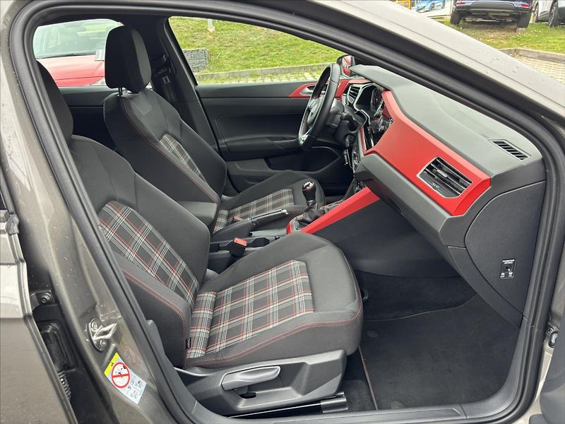 Volkswagen Polo 2,0 TSi 147kW MANUÁL GTI Beats - fotka 16 z 47