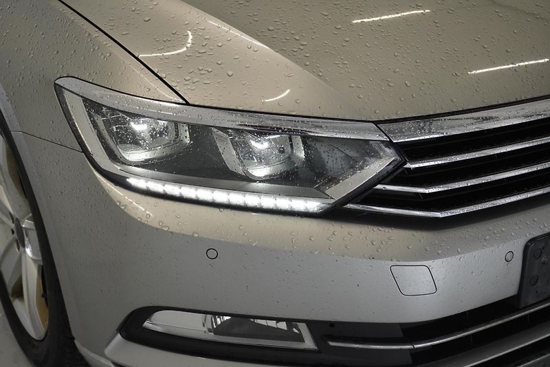 Volkswagen Passat   2,0 TSI 162kW AUT. - fotka 10 z 29