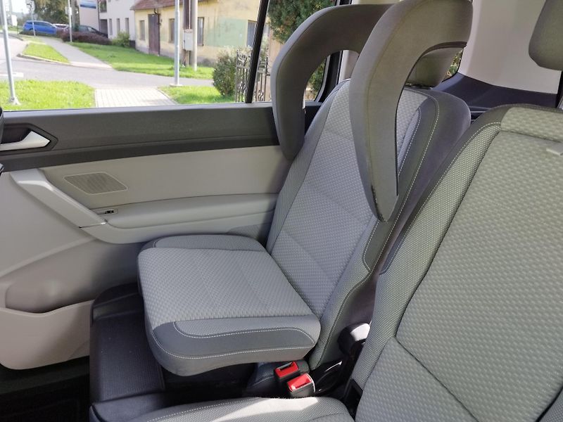 Volkswagen Touran 1,6 TDI  - fotka 13 z 29