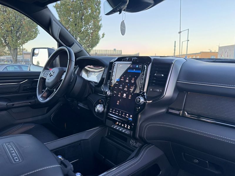 RAM 1500 (2024) LIM 4X4 291KW 5,7 HEMI 6 DPH - fotka 43 z 50