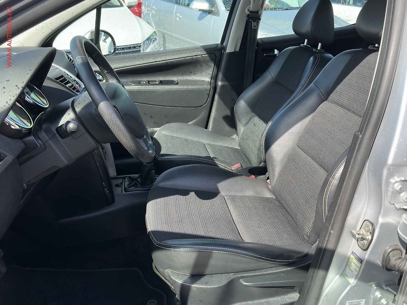 Peugeot 207 (2011) 1.6VTi, AC, park.čidla - fotka 9 z 17