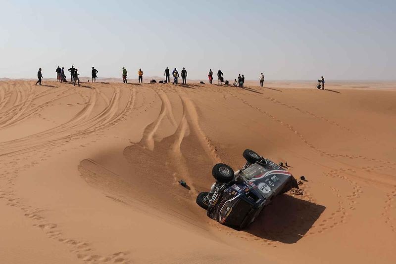 Účastníci Rallye Dakar zdolávají obrovské duny