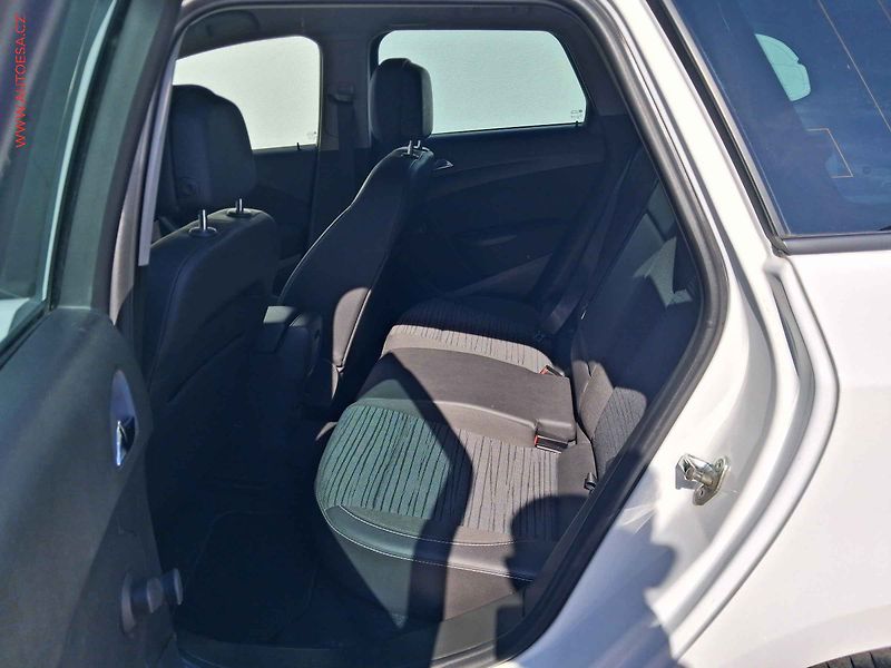Opel Astra (2015) 1.6 CDTi, Bixen, navi - fotka 10 z 18