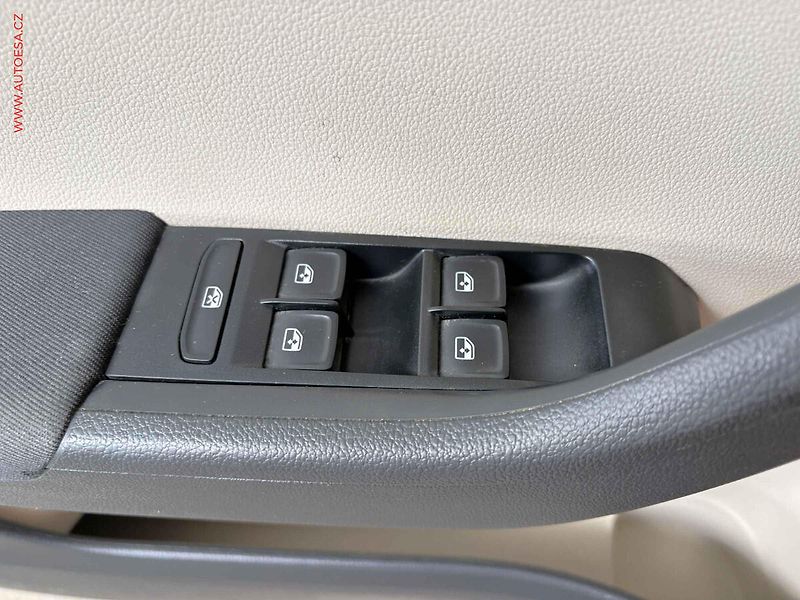 Škoda Fabia (2015) 1.4 TDi, panorama, autoAC - fotka 12 z 15