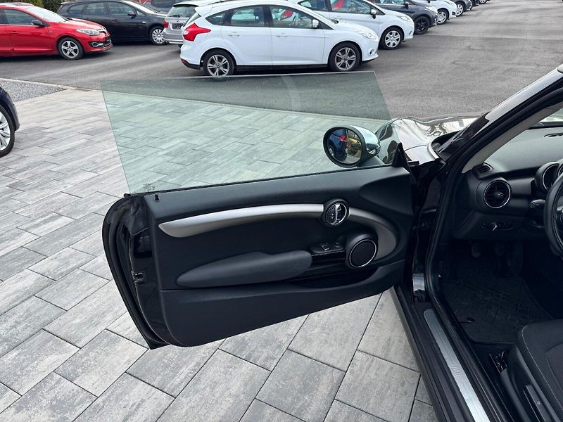 Mini One (2014) 1.2i 75kW - fotka 9 z 28