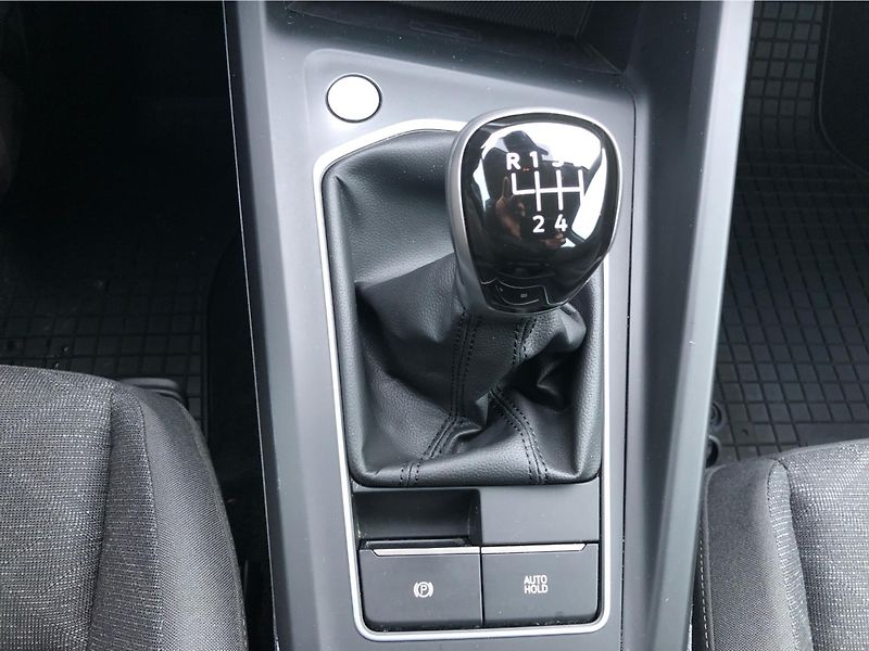 Volkswagen Golf 1.5 TSi LIFE - fotka 19 z 27