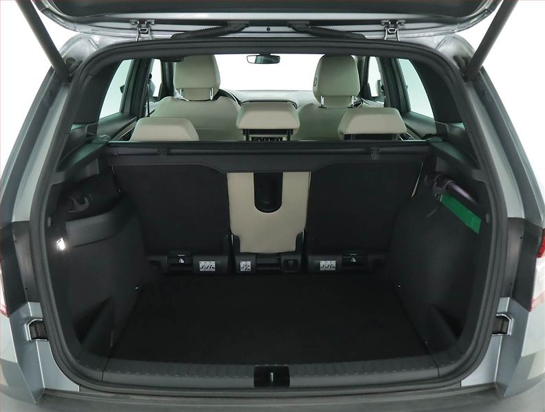 Škoda Karoq (2018) 1.5 TSI - fotka 14 z 17