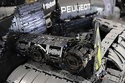 Instalace modelu stavebnice Peugeot Le Mans za účasti designera společnosti Lego