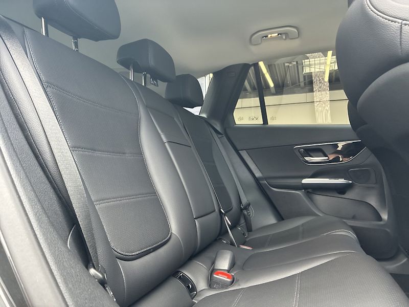 Mercedes-Benz GLC SUV 220d 4MATIC Avantgarde - fotka 18 z 18