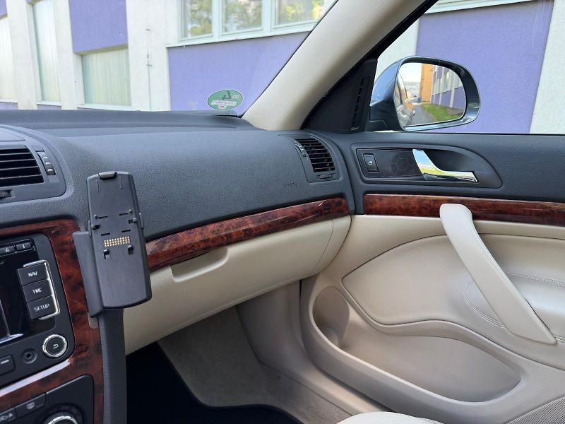 Škoda Octavia 2,0 TDi combi / servis.kn. / - fotka 26 z 37