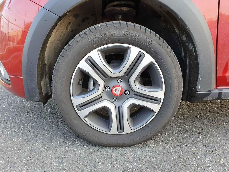 Výhodně koupíte třeba Dacii Duster, která na podzim plošně zlevnila o 15 tisíc korun.
