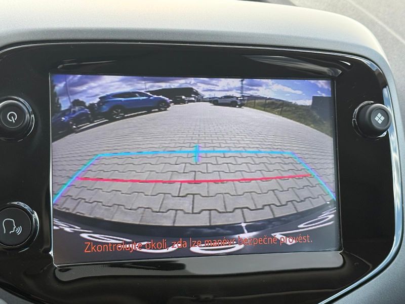 Toyota Aygo 1.0 VVT-i X-Play Style - fotka 23 z 27