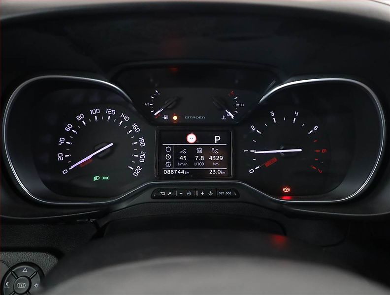 Citroën Berlingo (2019) Feel 1.2 PureTech, 5Míst, ČR - fotka 9 z 16