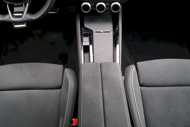 Škoda Superb (2025) Combi SportLine 2,0 TSi/195 kW - fotka 11 z 32