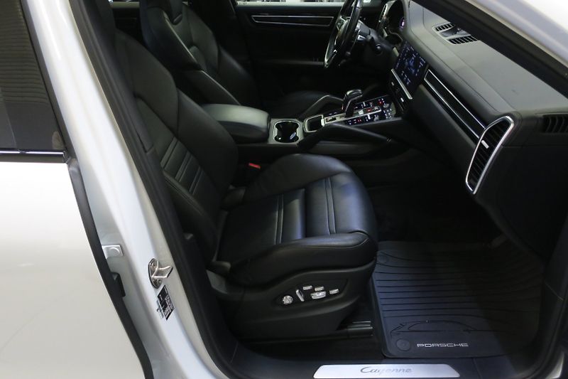 Porsche Cayenne (2019) Coupe 3.0 V6 Tiptronic Vzduch - fotka 37 z 45
