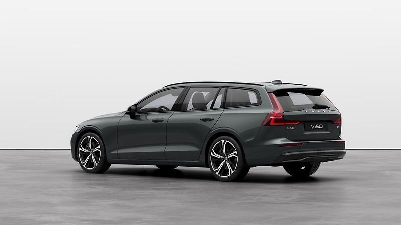 Volvo V60 (2026) PLUS DARK, B4, 145+10 kW / 197 - fotka 3 z 13