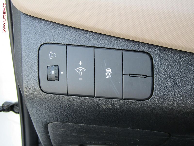 Hyundai i10 (2016) 1.0i, AC - fotka 16 z 19