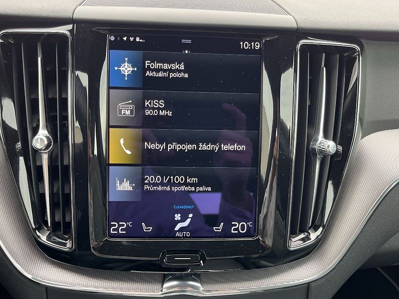 Volvo XC60 R-Design B5 AWD 184kW - fotka 16 z 26