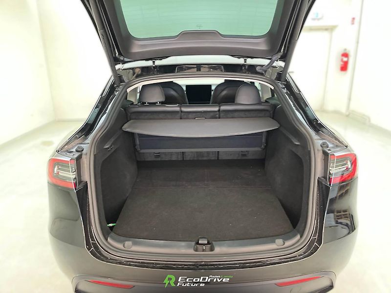 Tesla Model Y (2023) ong Range AWD Berlin - fotka 8 z 8