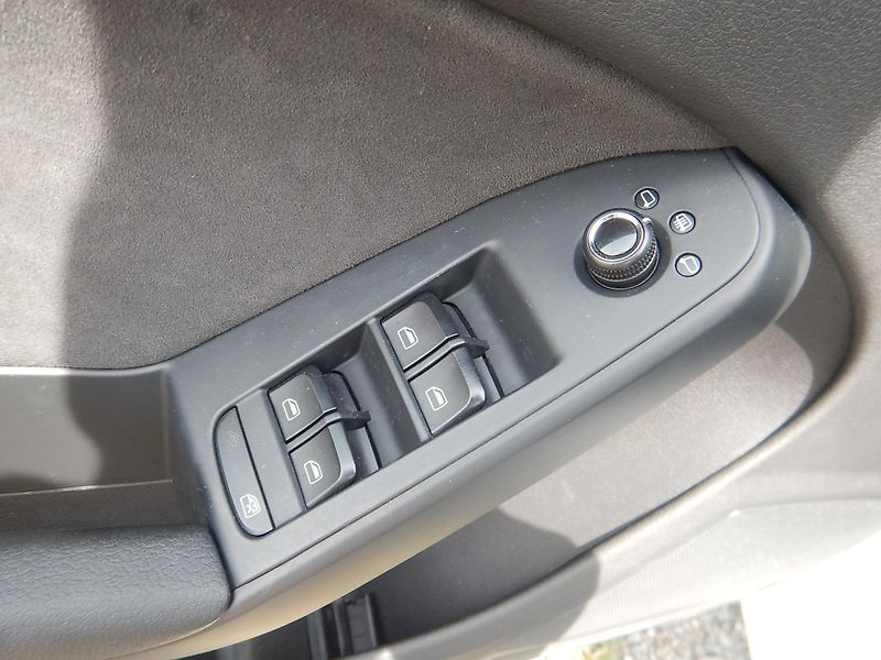 Audi A5 2.0 TDI, MANUÁL, DIGIKLIMA - fotka 16 z 29