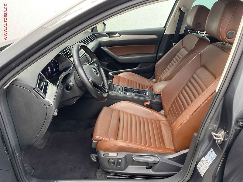 Volkswagen Passat (2017) 2.0 TDi, Highline, LED, TZ - fotka 9 z 19