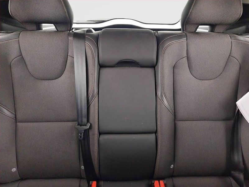 Volvo V40 (2019) 2.0 D3, Automat, Serv.kniha - fotka 10 z 21
