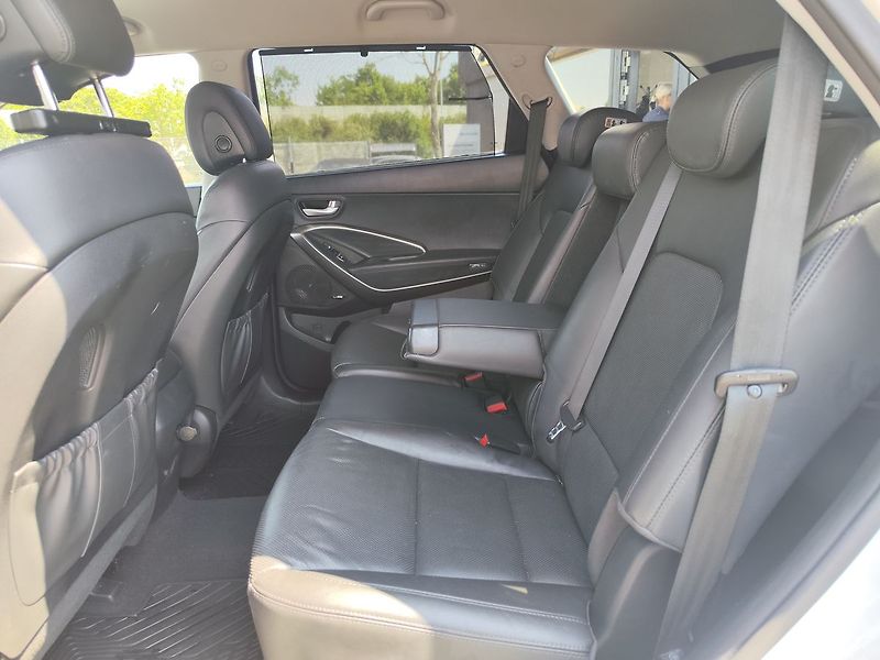 Hyundai Grand Santa Fe 2.2 CRDi/147kW Luxury AT 4x4 - fotka 16 z 43