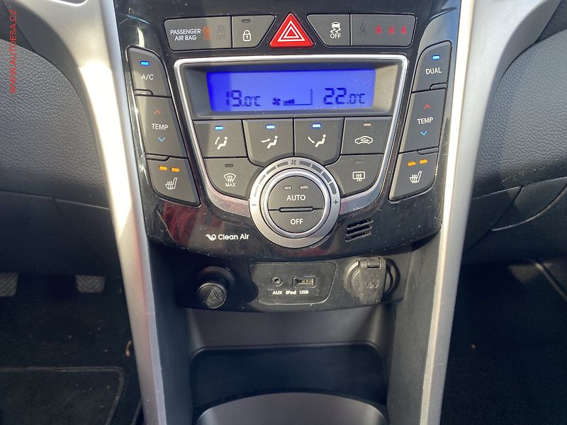 Hyundai i30 (2012) 1.6GDi, 2.maj,ČR, Trikolor - fotka 15 z 18