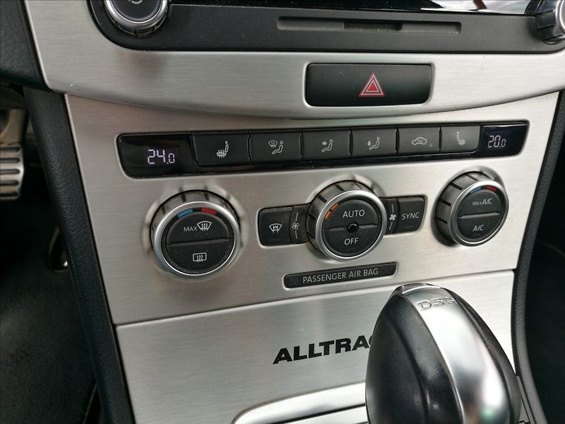 Volkswagen Passat 2,0 TDI Alltrack DSG 4motion - fotka 9 z 20