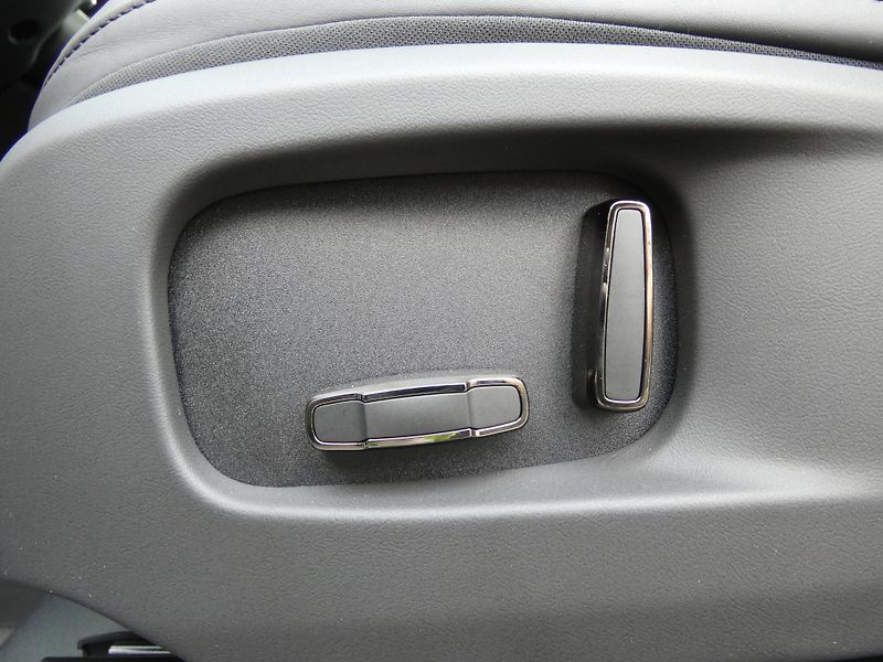 Land Rover Defender 110 4,4 OCTA P635 - fotka 10 z 48