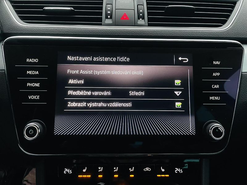 Škoda Superb 1.4TSI 1.MAJITEL KAMERA VÝHŘEV - fotka 43 z 48