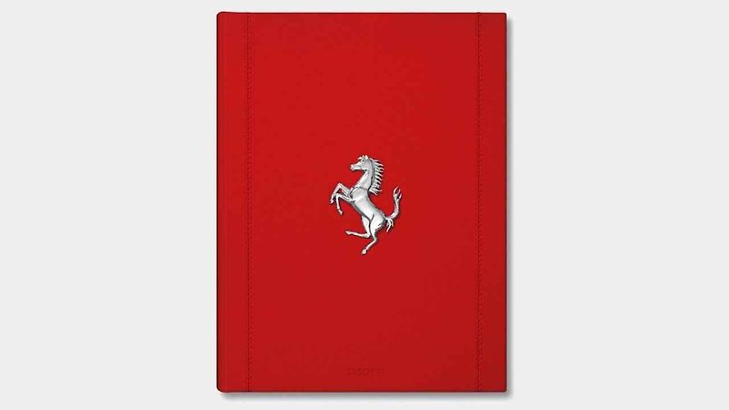 Ferrari vydalo „bibli“ pro nejvěrnější fanoušky značky. Ke knize nabízí ...