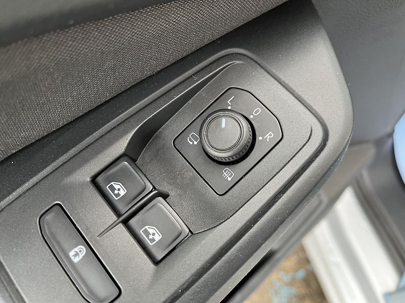 Volkswagen Caddy (2023) 2.0TDI 90KW Tourneo Connect 6r - fotka 26 z 33