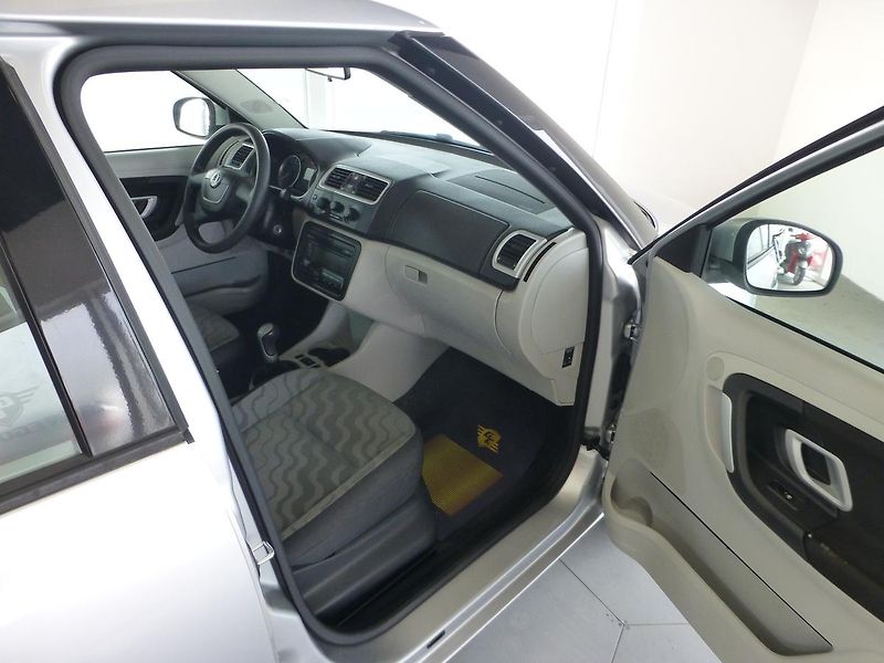 Škoda Fabia (2009) 1,4i-63KW-KLIMATIZACE*ALU KOLA - fotka 16 z 26