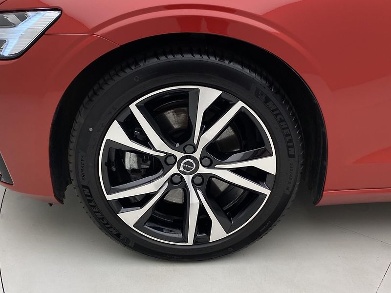 Volvo V60 B4 DARK PLUS AUT CZ - fotka 34 z 50
