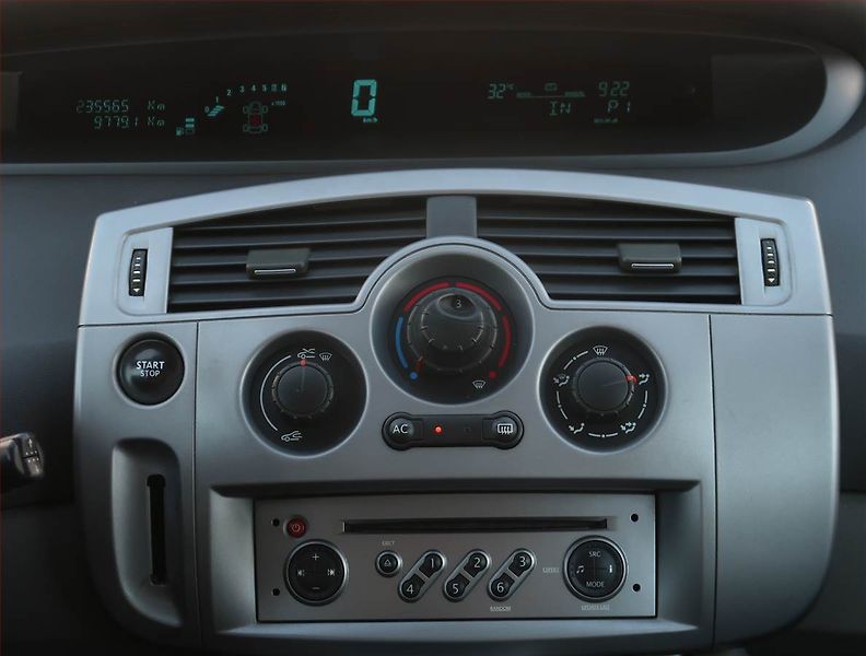 Renault Scénic (2009) 1.6 16V, po STK, rezervace - fotka 12 z 15