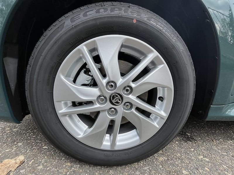 Toyota Yaris 1.5L HEV116 CVT Comfort - fotka 26 z 26