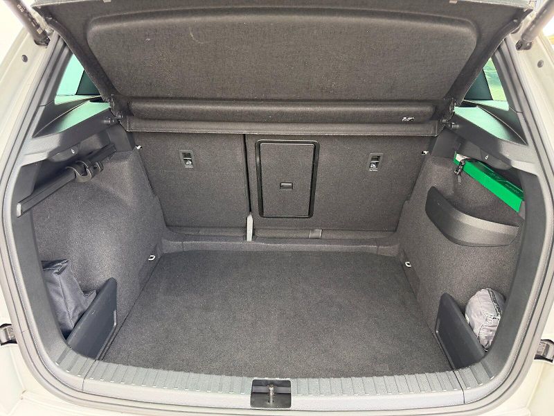 Škoda Karoq (2023) 2.0 TSI 140kW DSG SportLine - fotka 33 z 35