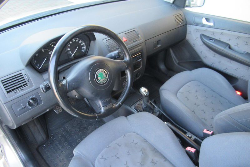 Škoda Fabia 1.9 SDi KLIMA TEMPOMAT - fotka 9 z 19